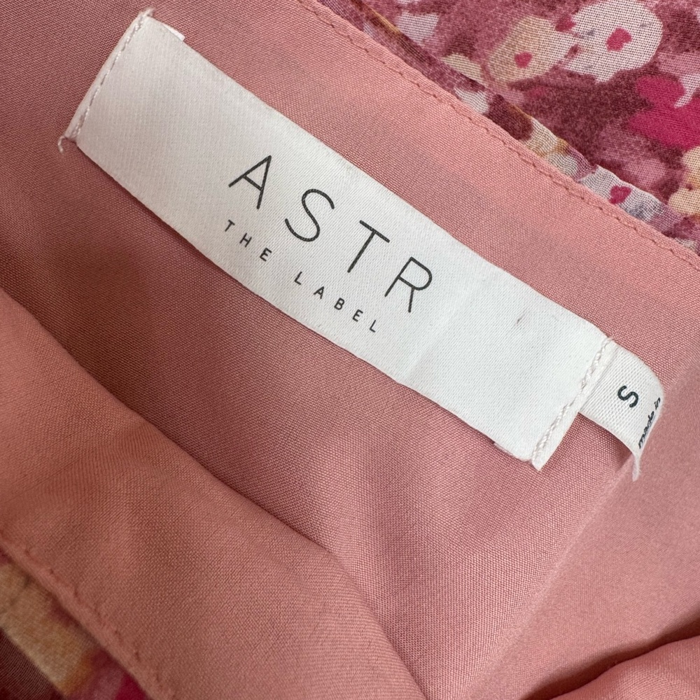 Astr One-Shoulder Pink Floral Midi Dress - Picture 8 of 16